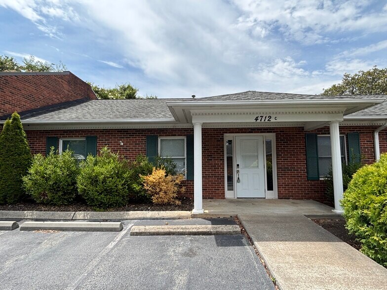 4712 Country Club Rd, Winston-Salem, NC à vendre - Photo de l’immeuble – Image 2 sur 15