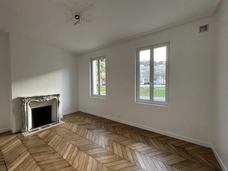 Bureau dans Chartres à louer - Photo de l’immeuble – Image 1 sur 7