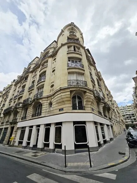 2 Rue Des Colonels Renard, Paris à vendre - Photo de l’immeuble – Image 1 sur 13