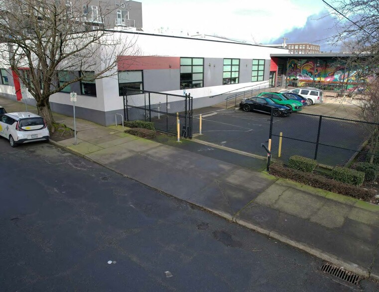 1645 NW Hoyt St, Portland, OR à vendre - Photo de l’immeuble – Image 2 sur 11