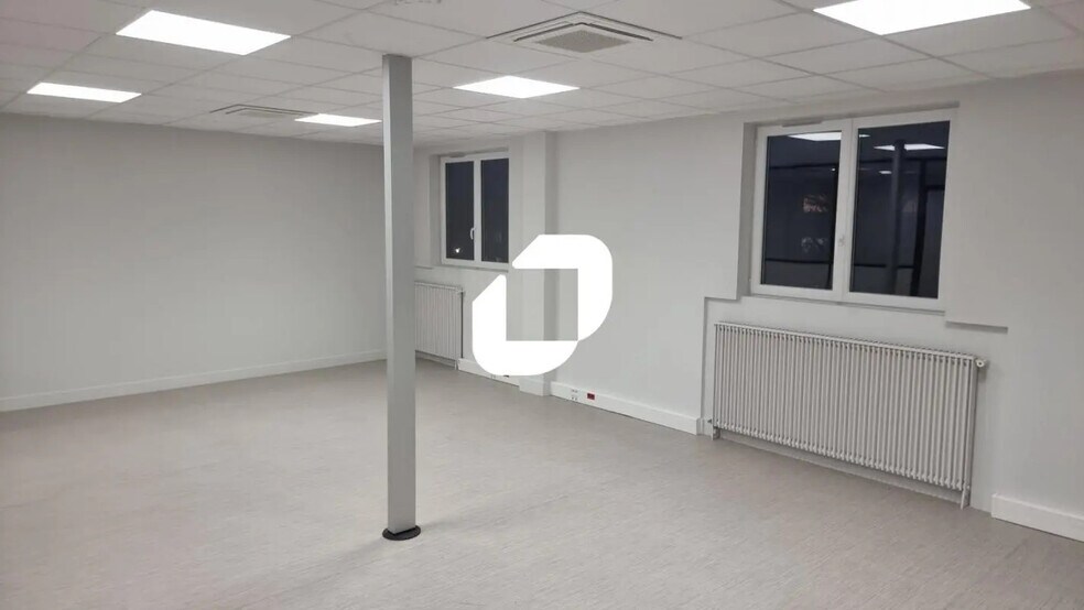 Bureau dans Chennevières-sur-Marne à louer - Photo intérieure – Image 3 sur 5