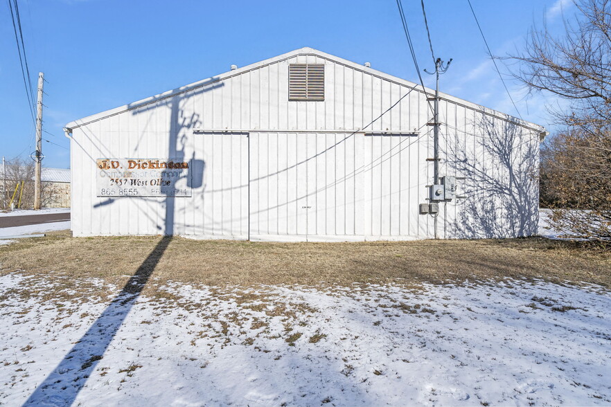 2557 W Olive St, Springfield, MO à louer - Photo de l’immeuble – Image 2 sur 41