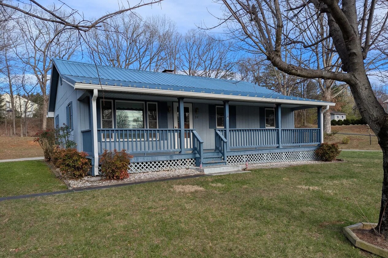 45 Meadow View Ave, Rocky Mount, VA à vendre Photo principale– Image 1 sur 5