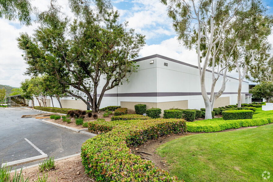 502 W Covina Blvd, San Dimas, CA à louer - Photo de l’immeuble – Image 3 sur 6