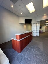 558-586 Randall Rd, South Elgin, IL à louer Hall d’entrée– Image 1 sur 7