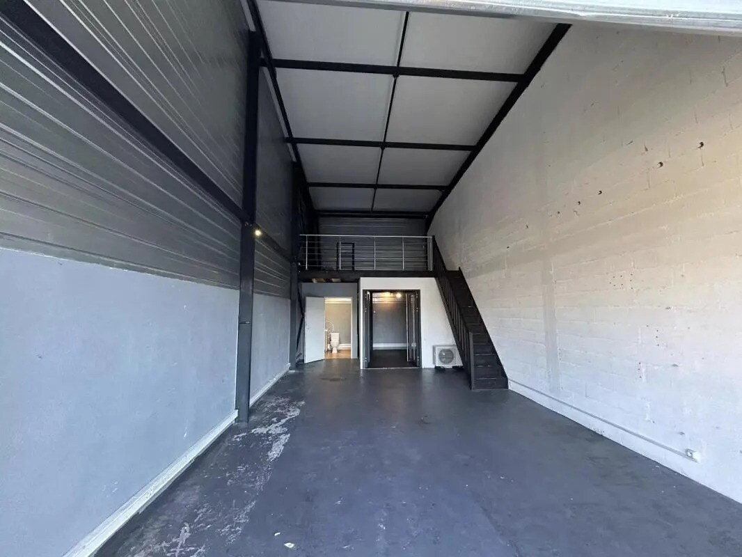 Local commercial dans Roquebrune-sur-Argens à louer Photo intérieure– Image 1 sur 8