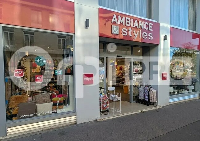 Plus de détails pour Local commercial à louer