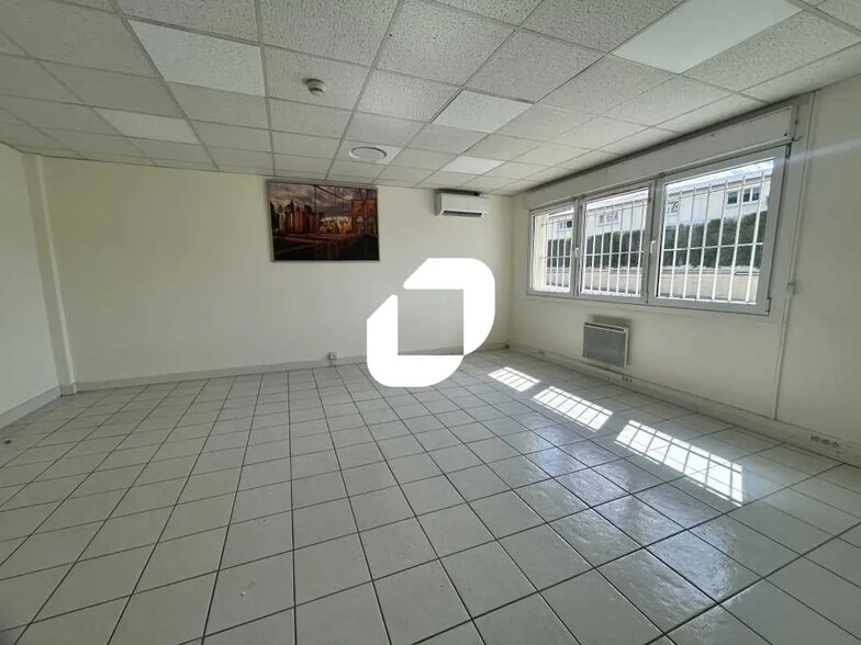 Local d’activités dans Domont à louer - Photo intérieure – Image 3 sur 5