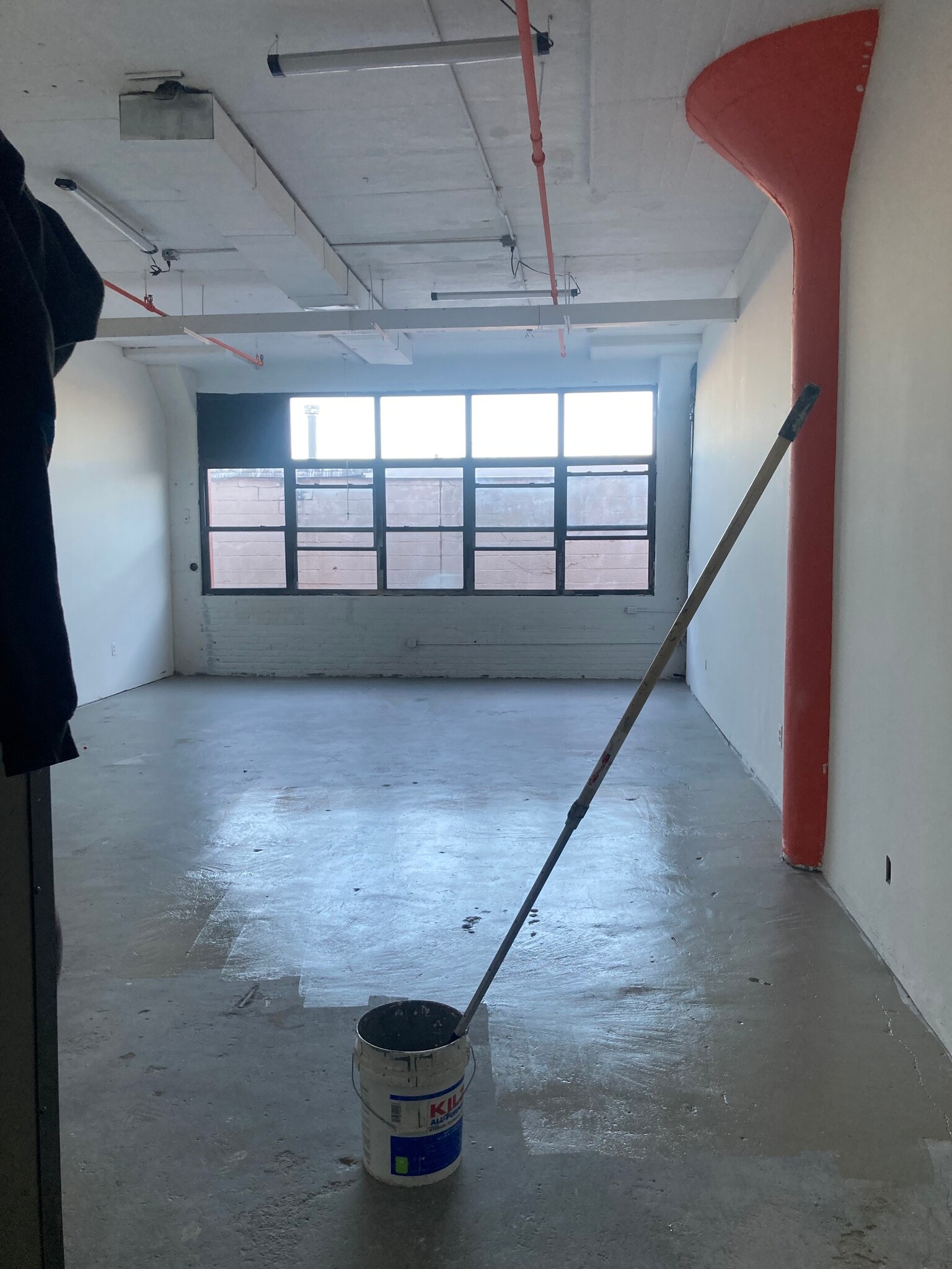 52-07 Flushing Ave, Maspeth, NY à louer Photo intérieure– Image 1 sur 3