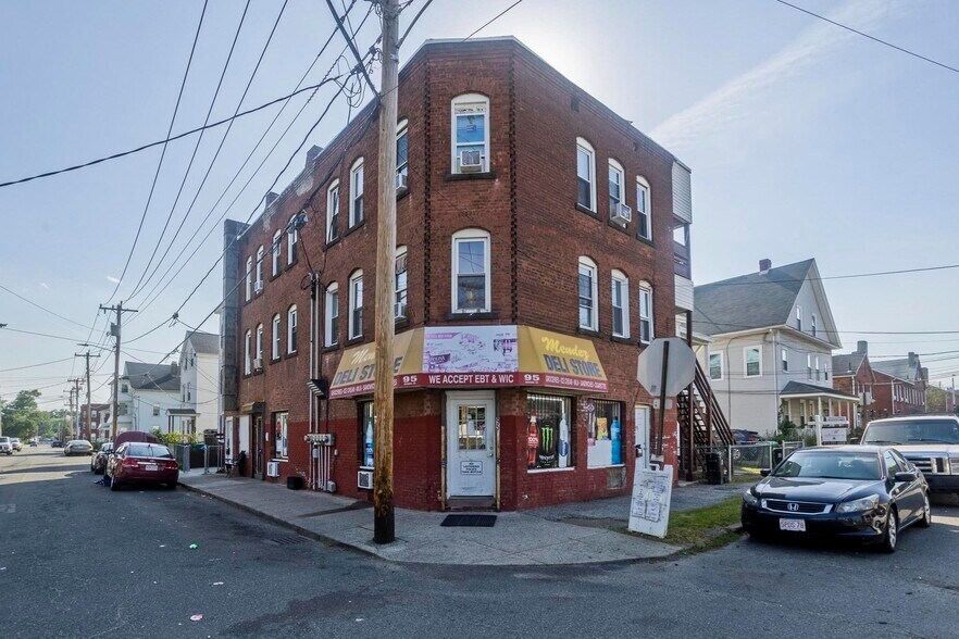 95 School St, Chicopee, MA à vendre - Photo de l’immeuble – Image 2 sur 30
