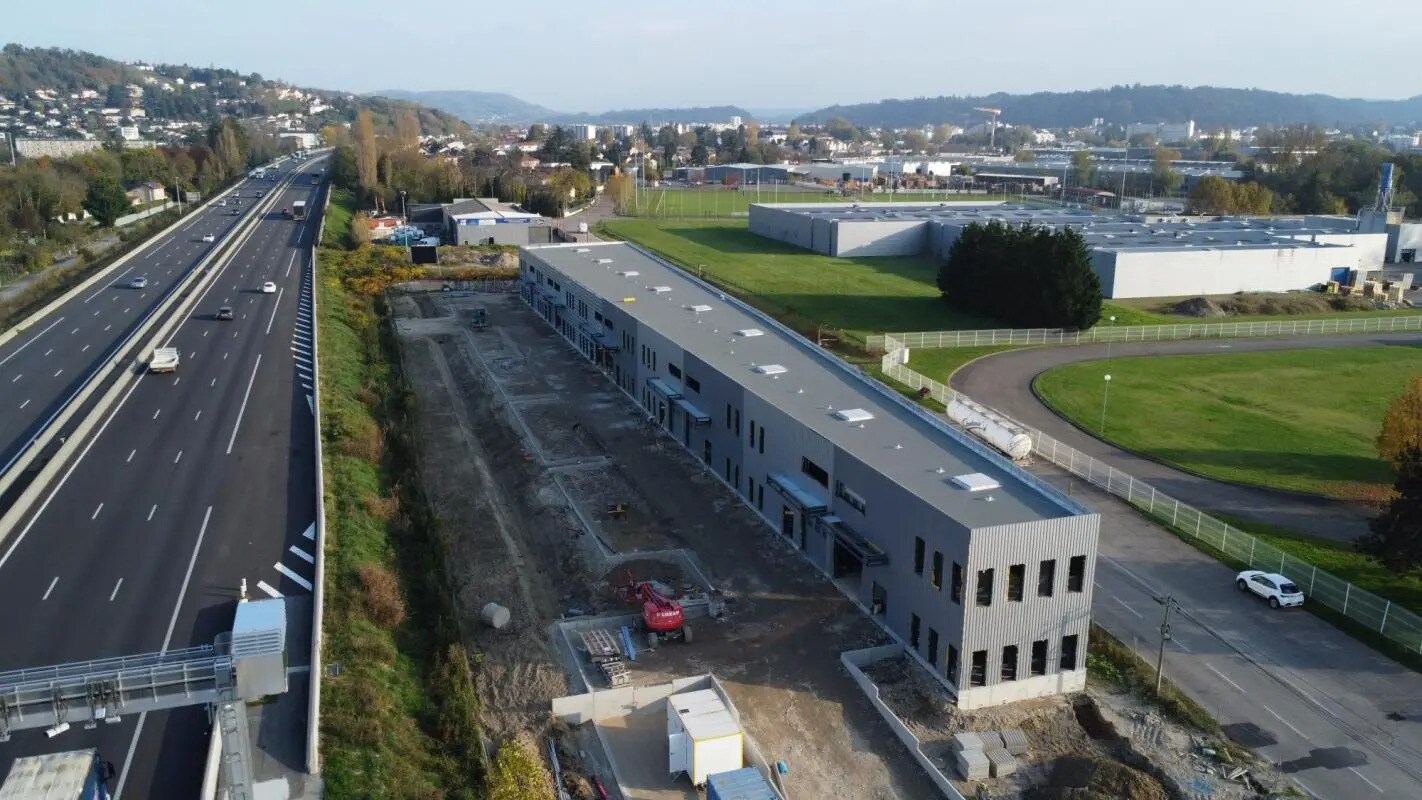 Local d’activités dans Bourgoin-Jallieu à louer Photo de l’immeuble– Image 1 sur 6