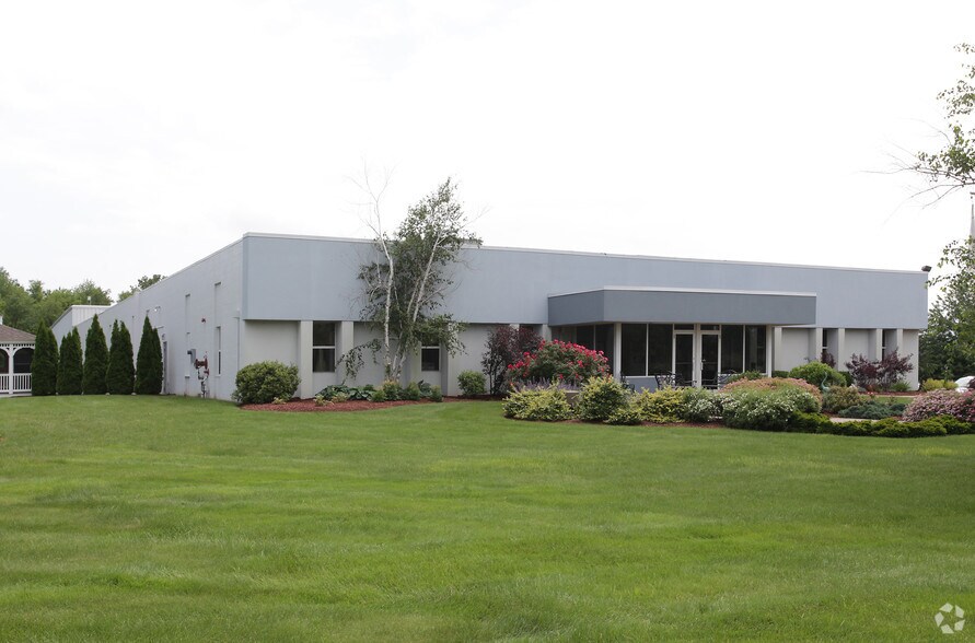 4 Thompson Rd, East Windsor, CT à louer - Photo principale – Image 1 sur 1
