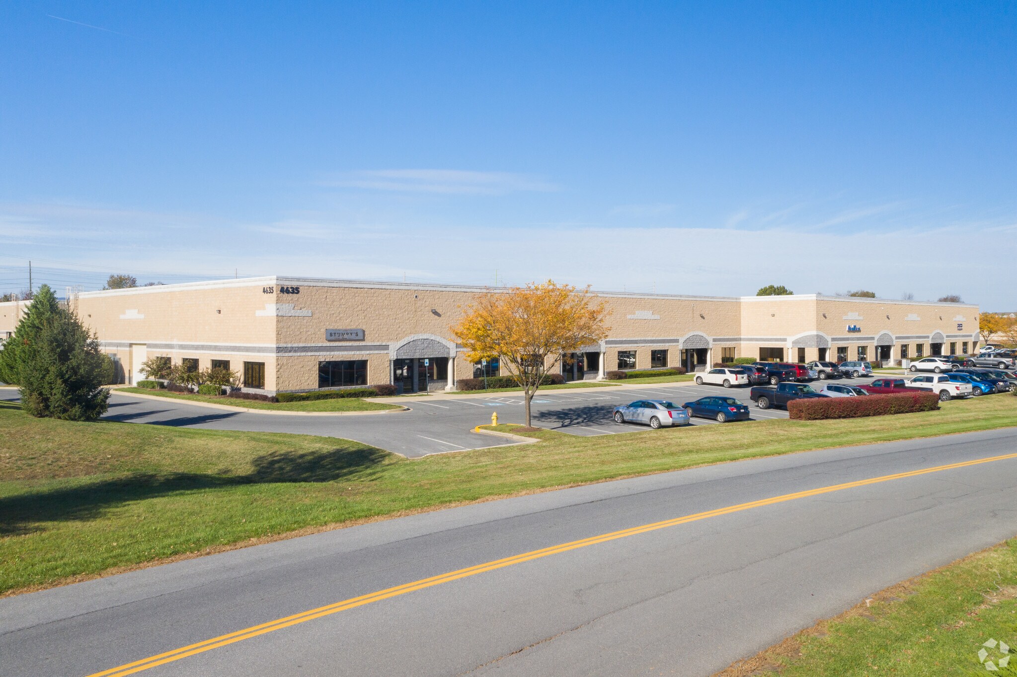 4635 Wedgewood Blvd, Frederick, MD à louer Photo principale– Image 1 sur 5
