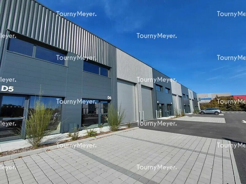 Local d’activités dans GRANDCHAMP-DES-FONTAINES à louer - Photo de l’immeuble – Image 1 sur 8