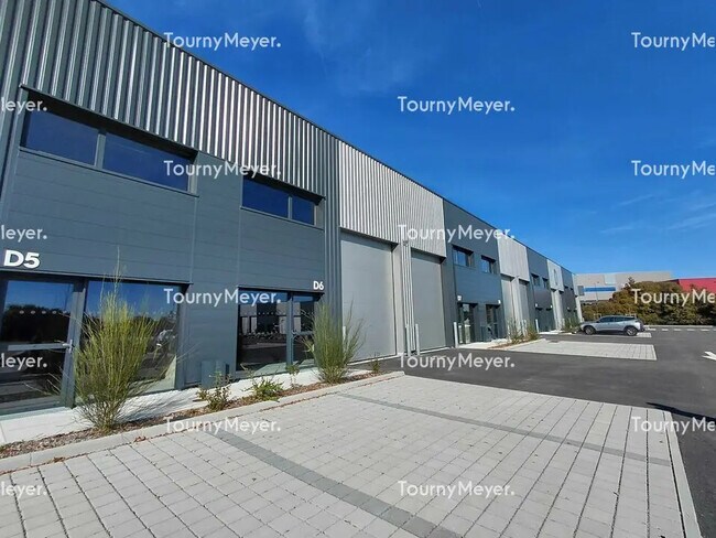 Plus de détails pour Local d'activités à louer