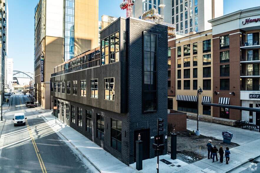 300 4th Ave S, Nashville, TN à vendre - Photo principale – Image 1 sur 8