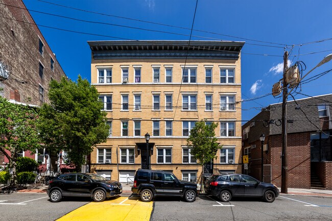 Plus de détails pour 315-317 Mountain Rd, Union City, NJ - Logement à vendre