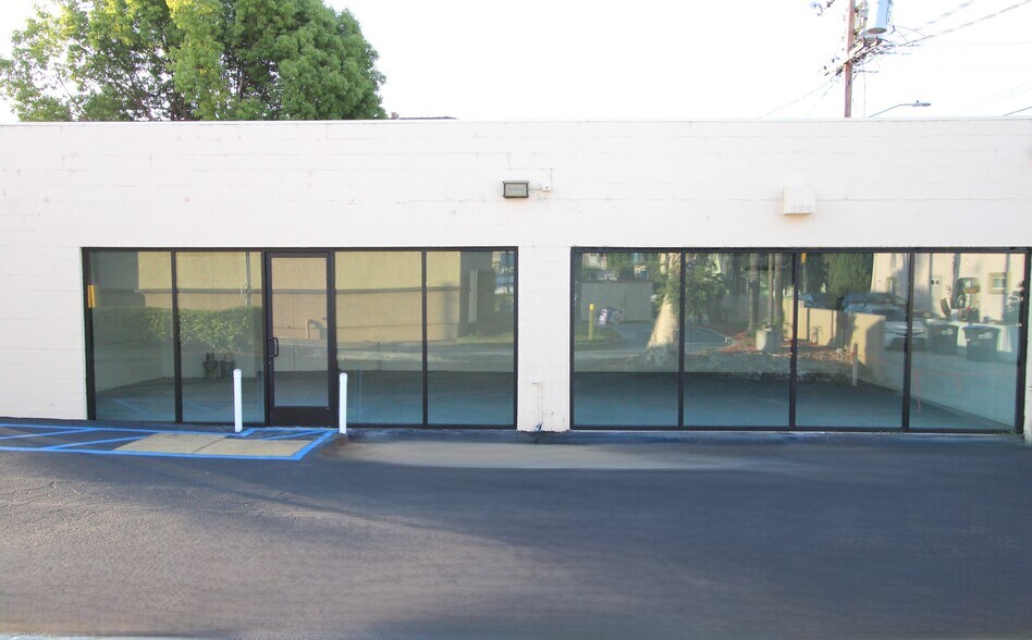1844 W Glenoaks Blvd, Glendale, CA à louer - Photo de l’immeuble – Image 2 sur 4