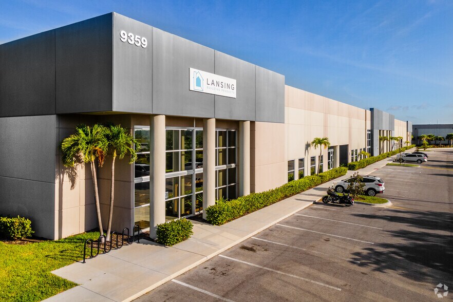 9353 Laredo Ave, Fort Myers, FL à louer - Photo principale – Image 3 sur 8