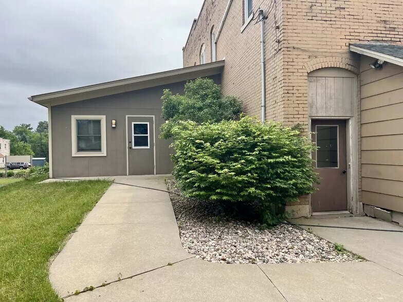 107 N Main St, Rosholt, WI à vendre - Photo de l’immeuble – Image 2 sur 14