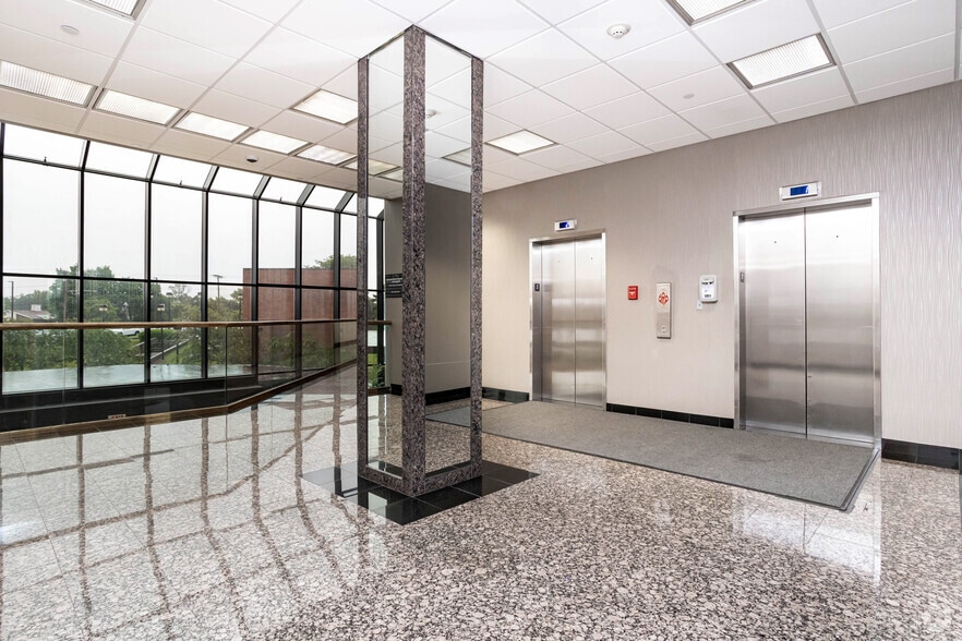 5100 W Taft Rd, Liverpool, NY à louer - Photo intérieure – Image 3 sur 15