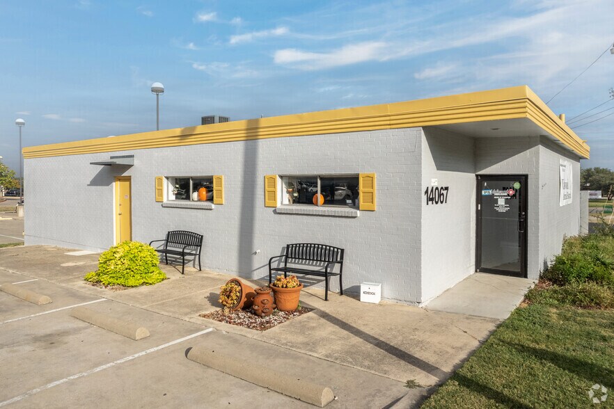 14067 Dennis Ln, Farmers Branch, TX à vendre - Photo de l’immeuble – Image 1 sur 2