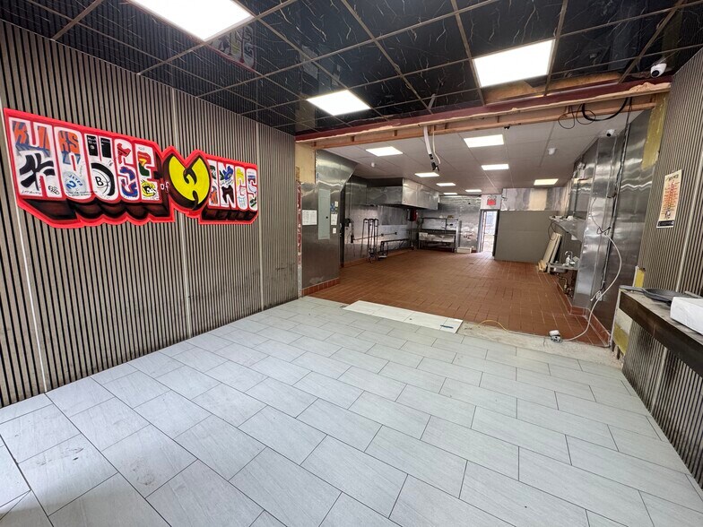 894 Nostrand Ave, Brooklyn, NY à louer - Photo de l’immeuble – Image 2 sur 8