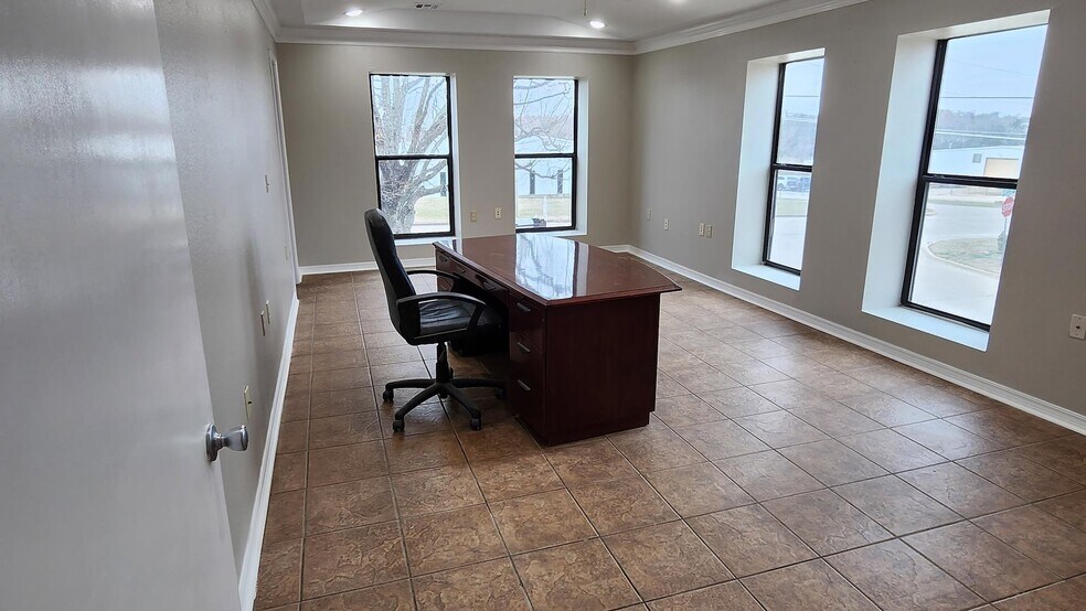 1801 E College Ave, Mcalester, OK à louer - Photo intérieure – Image 3 sur 20