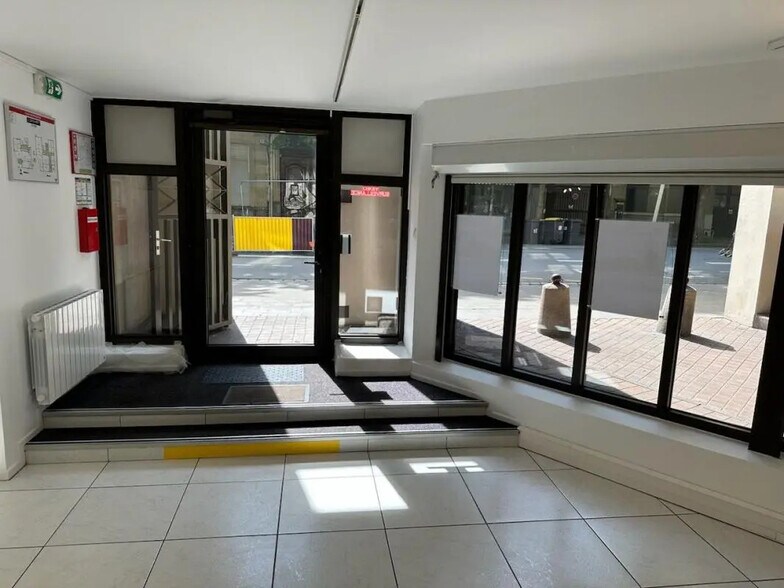 Bureau dans Lille à louer - Hall d’entrée – Image 3 sur 6