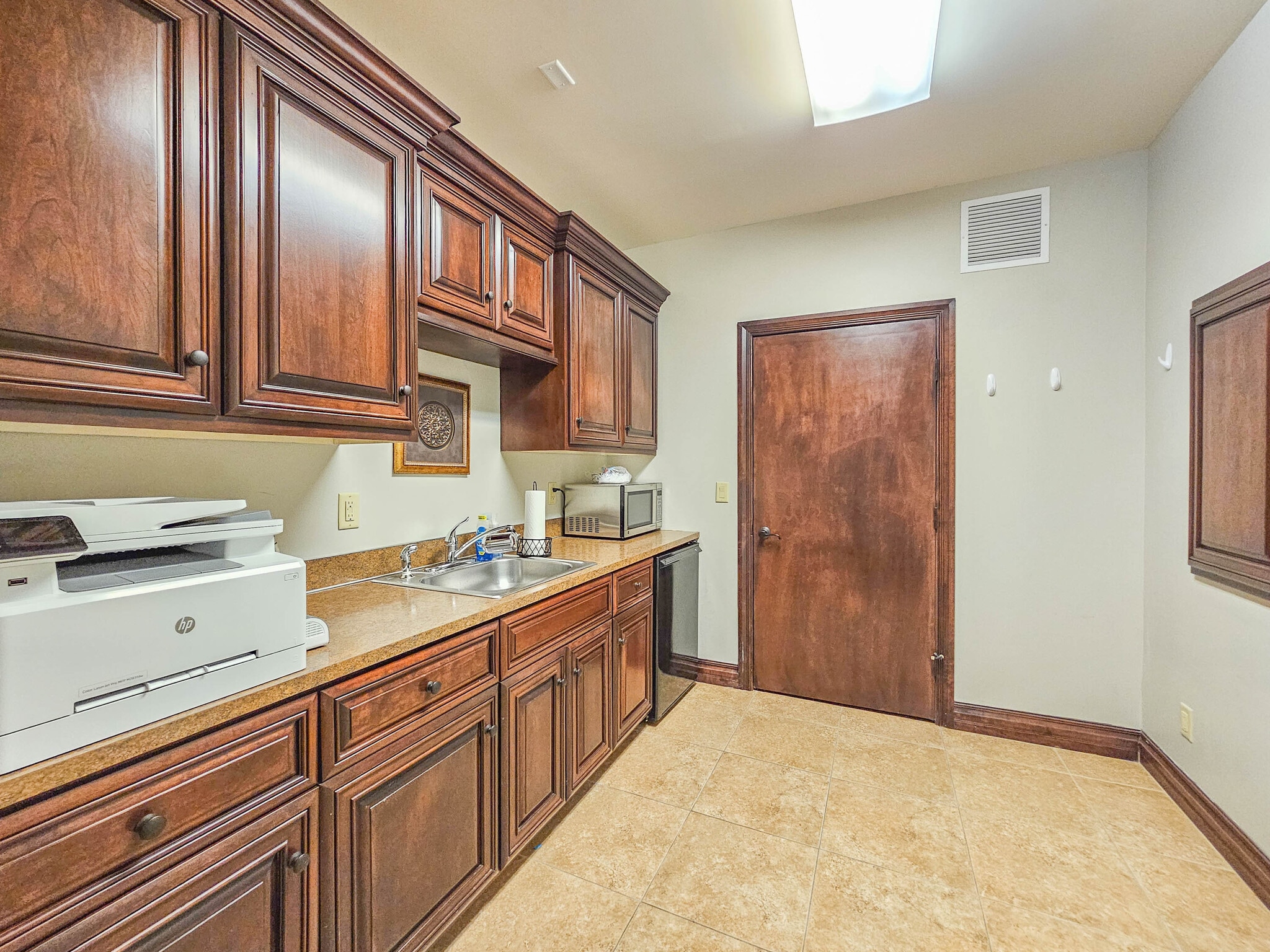 18021-18023 Oak St, Omaha, NE à louer Photo de l’immeuble– Image 1 sur 9