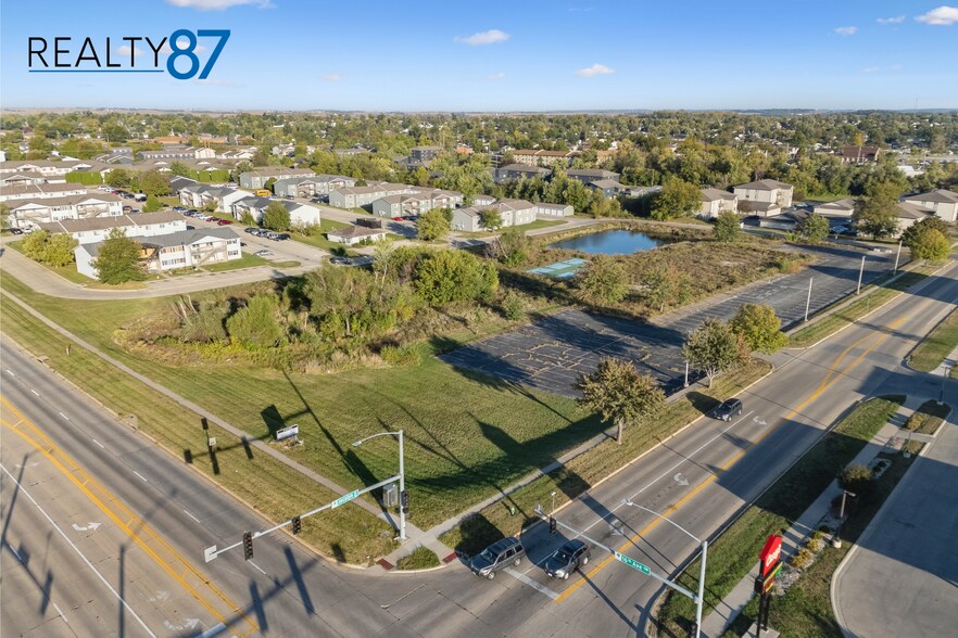 1220 Jacolyn Dr SW, Cedar Rapids, IA à vendre - Aérien – Image 3 sur 9