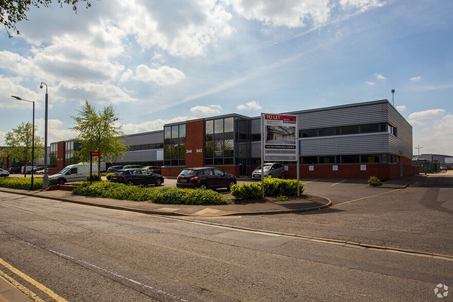 348 Edinburgh Ave, Slough à louer - Photo de l’immeuble – Image 1 sur 12