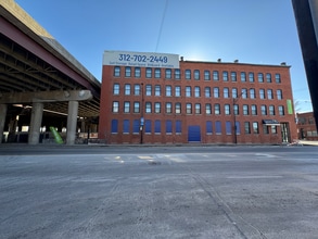2201 S Halsted St, Chicago, IL à louer Photo de l’immeuble– Image 2 sur 5