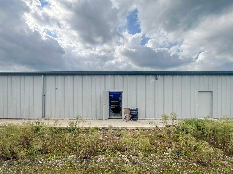 Unit 19, Hurstfold Industrial Estate, Fernhurst, Fernhurst à louer - Photo de l’immeuble – Image 2 sur 4