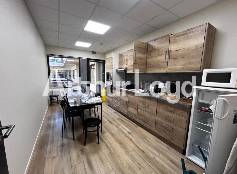 Bureau dans Caen à louer - Photo de l’immeuble – Image 2 sur 2