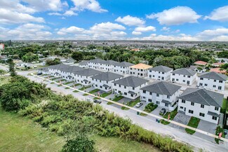 Plus de détails pour Cauley Square Twinhomes – Local d'activités à vendre