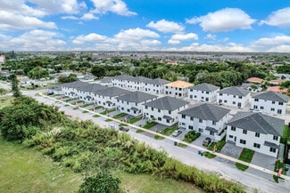 Plus de détails pour Cauley Square Twinhomes – Local d'activités à vendre