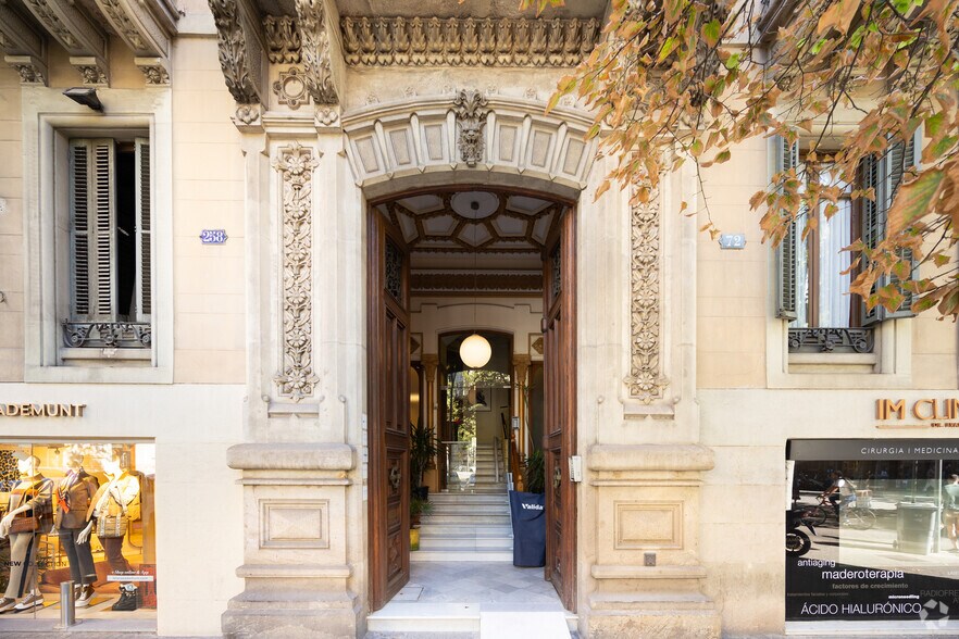 Bureau dans Barcelone, Barcelona à louer - Photo de l’immeuble – Image 2 sur 3