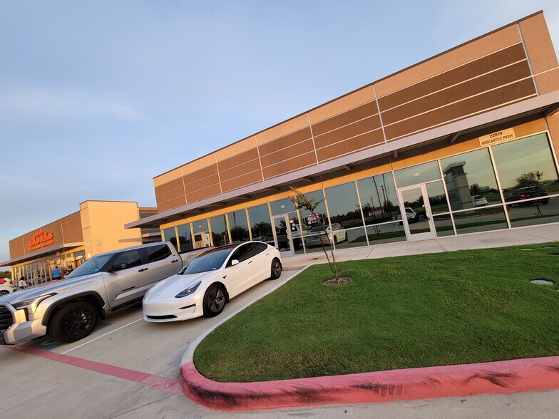 22819 Mercantile Pkwy, Katy, TX à louer - Photo de l’immeuble – Image 3 sur 29