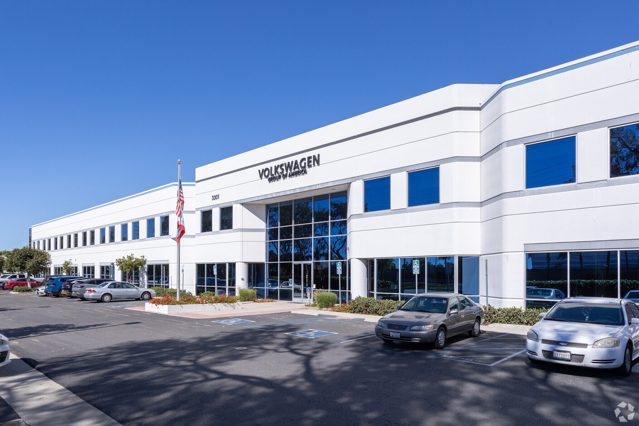 3301 Sturgis Rd, Oxnard, CA à vendre Photo principale– Image 1 sur 5