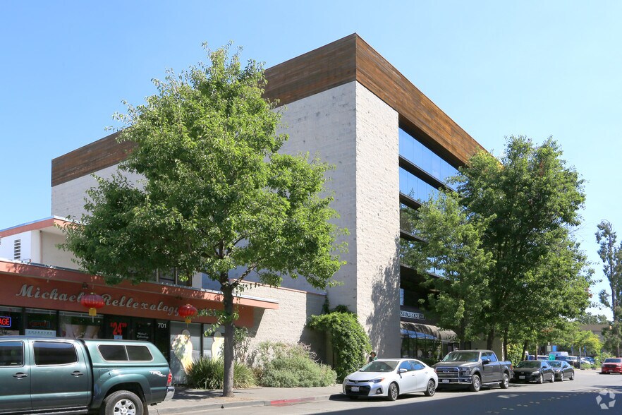 703-709 2nd St, Santa Rosa, CA à vendre - Photo de l’immeuble – Image 2 sur 20