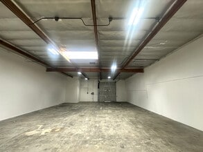 2700 S Main St, Santa Ana, CA à louer Photo intérieure– Image 1 sur 8