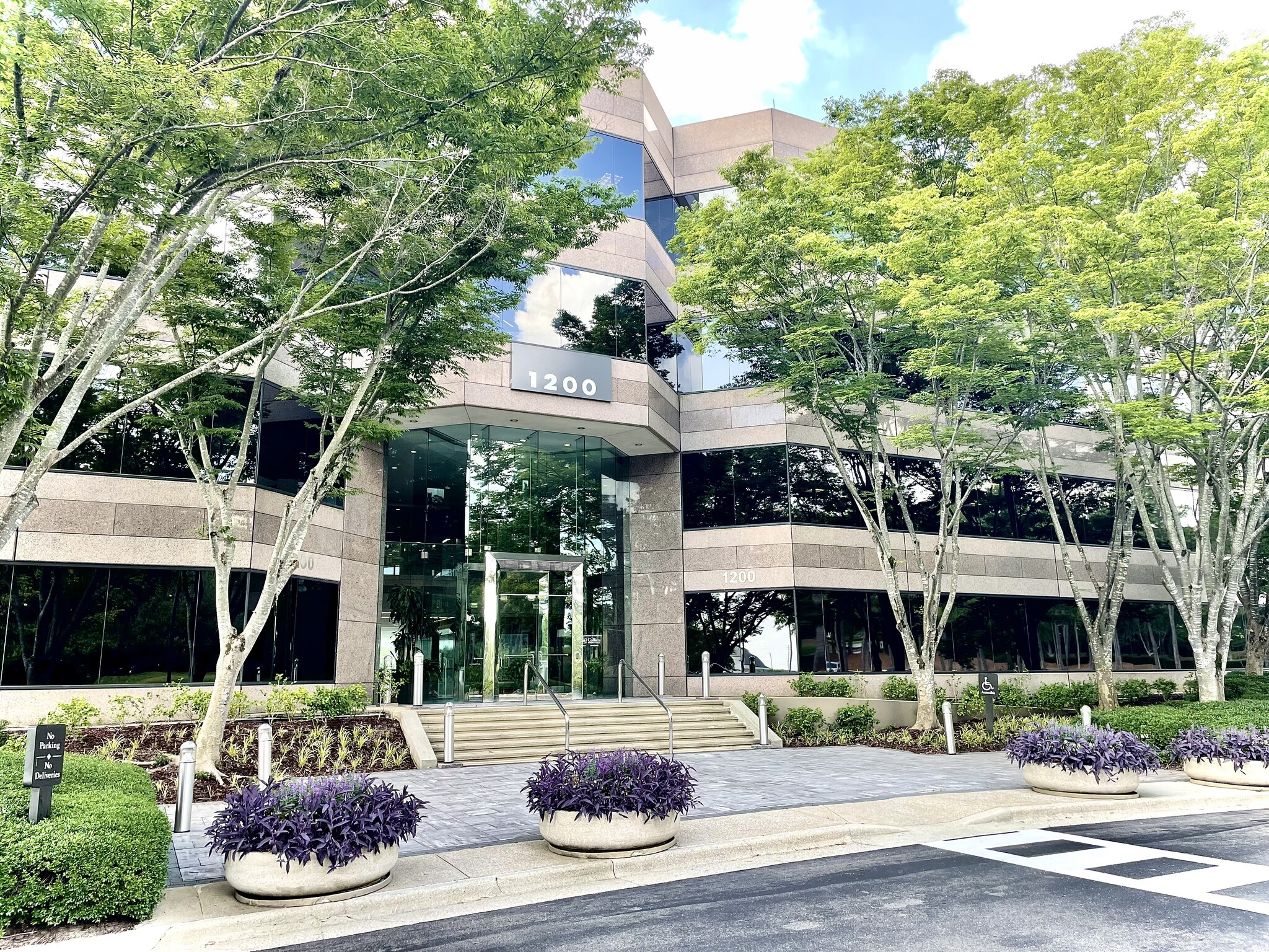 1200 Corporate Dr, Hoover, AL à louer Photo de l’immeuble– Image 1 sur 10