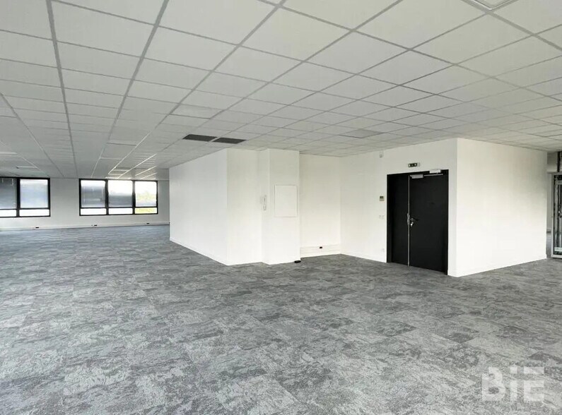 Bureau dans Mérignac à louer - Photo de l’immeuble – Image 3 sur 9