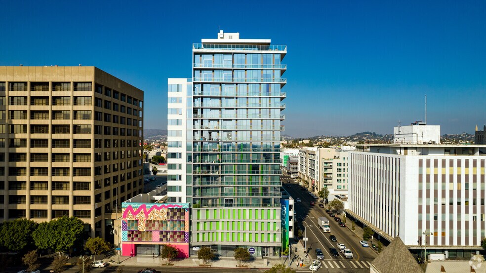 3033 Wilshire Blvd, Los Angeles, CA à louer - Photo de l’immeuble – Image 3 sur 5