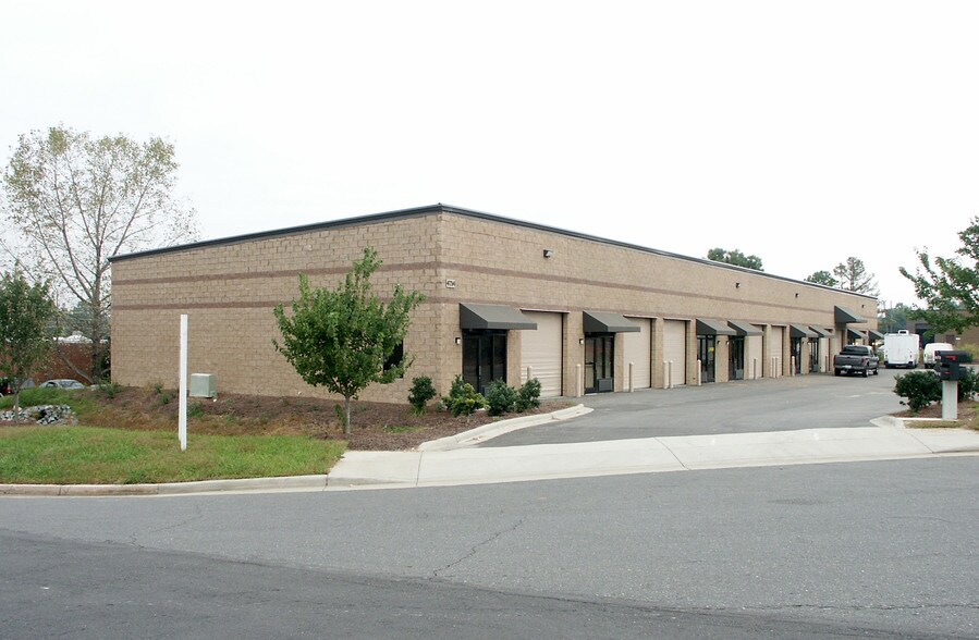 4714 Stockholm Ct, Charlotte, NC à louer - Photo de l’immeuble – Image 2 sur 10