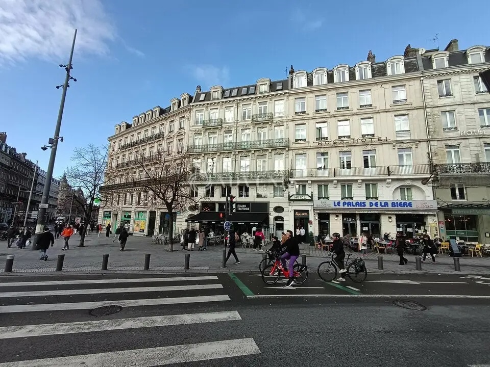 Bureau dans  à louer Photo de l’immeuble– Image 1 sur 8