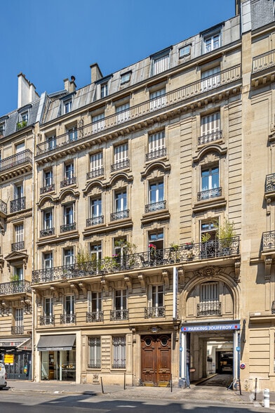 40-42 Rue Jouffroy D'Abbans, Paris à louer - Photo principale – Image 1 sur 4