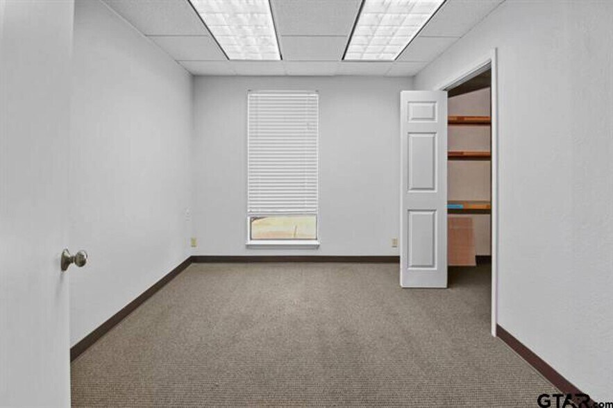 625 Chase Dr, Tyler, TX à louer - Photo de l’immeuble – Image 3 sur 13