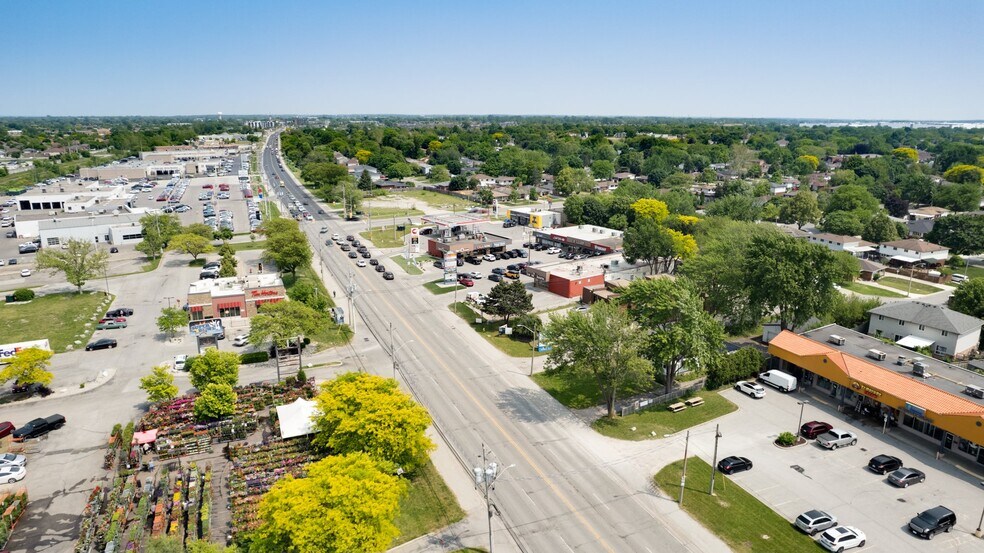 11145 Tecumseh Rd E, Windsor, ON à vendre - Photo de l’immeuble – Image 2 sur 27